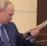 Сечин подарил Путину бутылку премиальной нефти - Огни Агидели